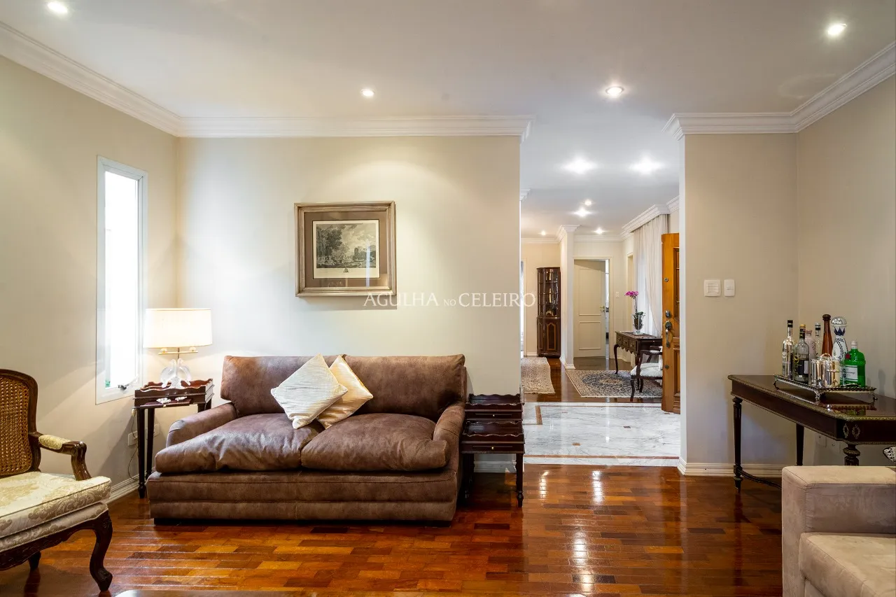 Casa deliciosa a 100 metros do Parque Ibirapuera à venda no Jardim Luzitânia. – 14134