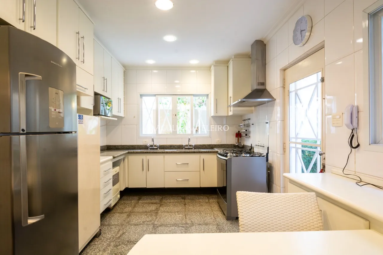 Casa deliciosa a 100 metros do Parque Ibirapuera à venda no Jardim Luzitânia. – 14134