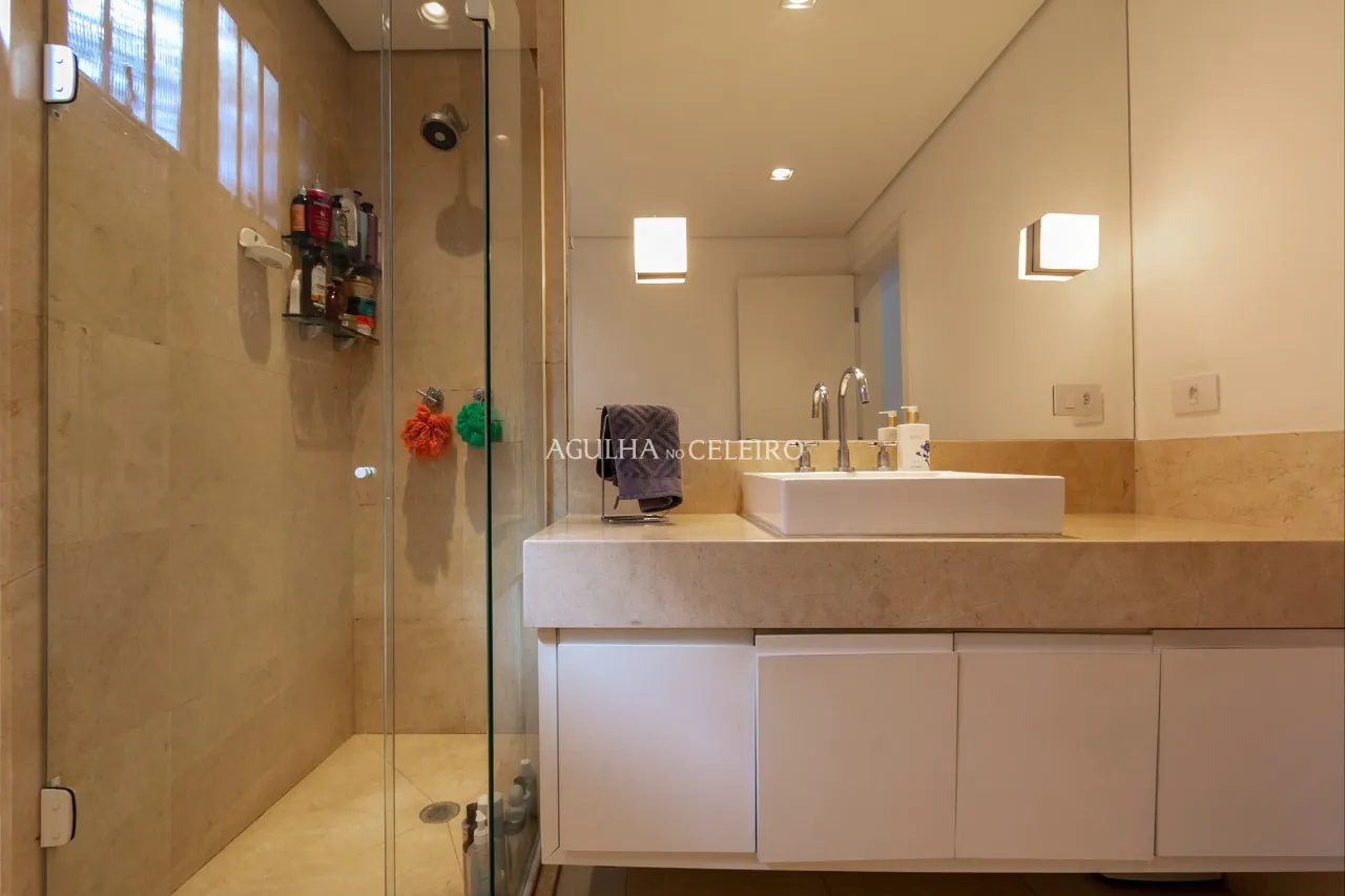 linda-casa-toda-reformada-localizada-em-rua-desejo-e-fechada-14126-12