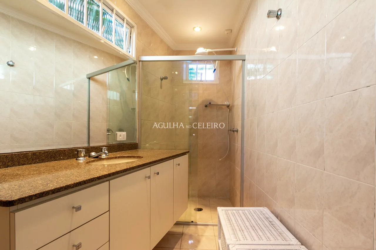 linda-casa-toda-reformada-localizada-em-rua-desejo-e-fechada-14126-14