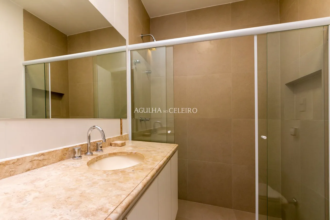 linda-casa-toda-reformada-localizada-em-rua-desejo-e-fechada-14126-16