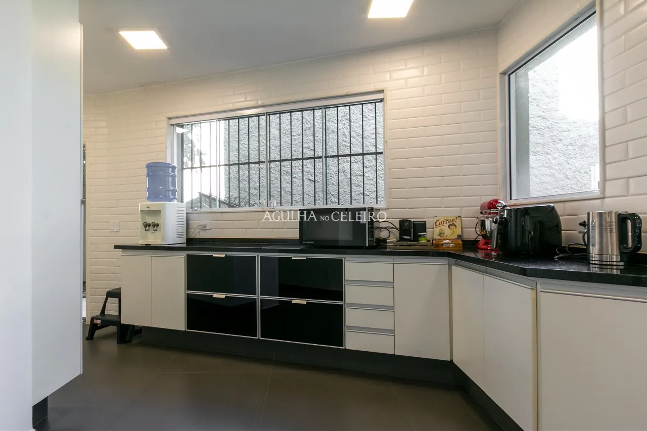 linda-casa-toda-reformada-localizada-em-rua-desejo-e-fechada-14126-17