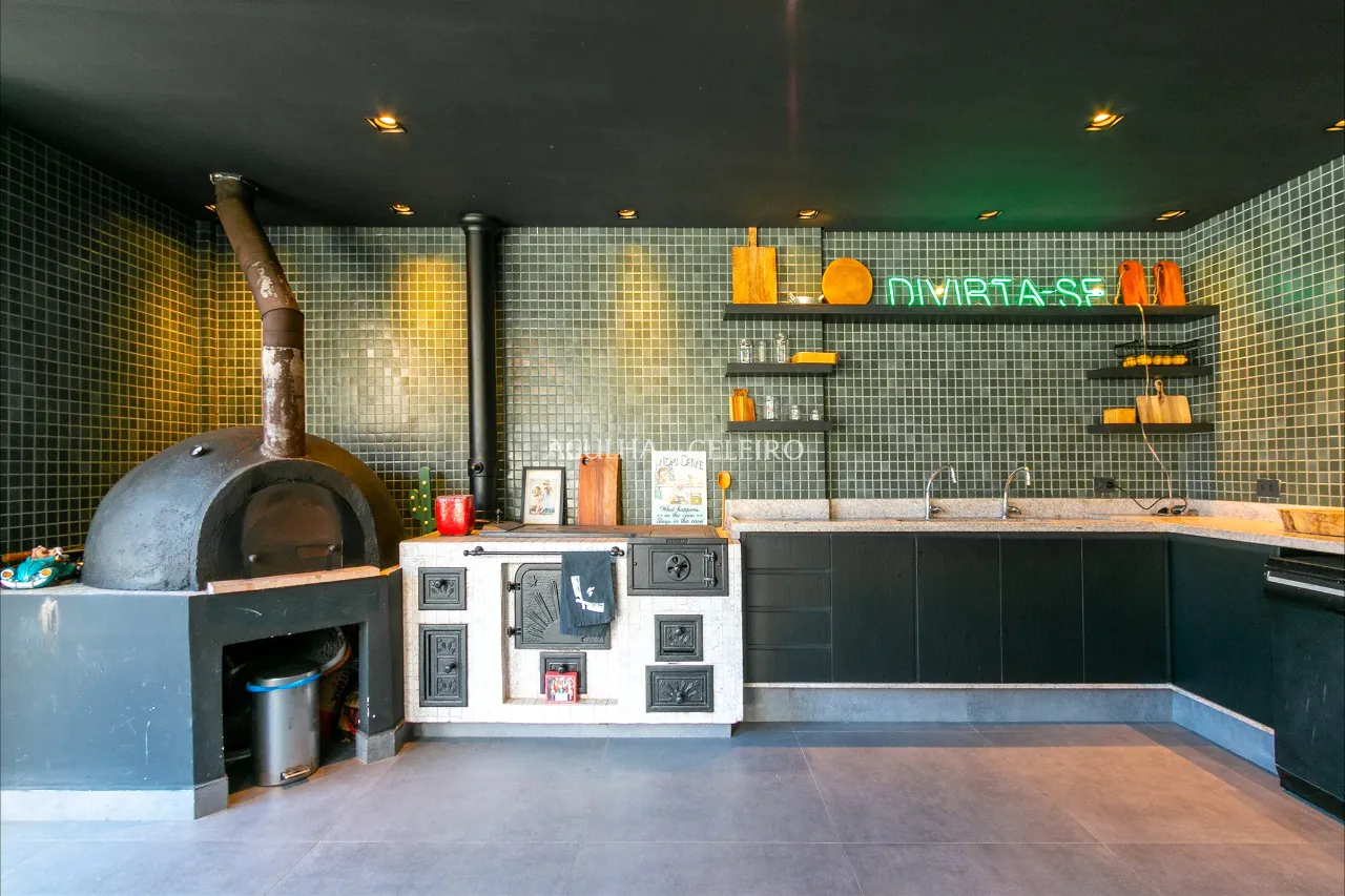 linda-casa-toda-reformada-localizada-em-rua-desejo-e-fechada-14126-3