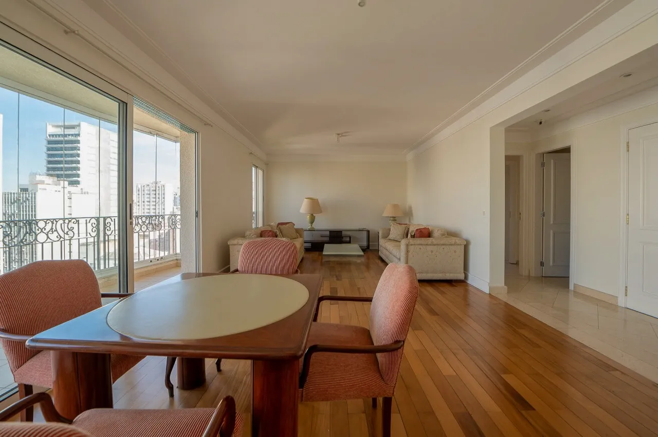 Apartamento espaçoso à venda no Jardim América – 17138