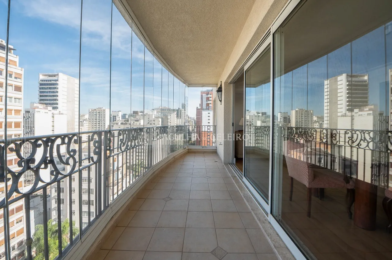 Apartamento espaçoso à venda no Jardim América – 17138