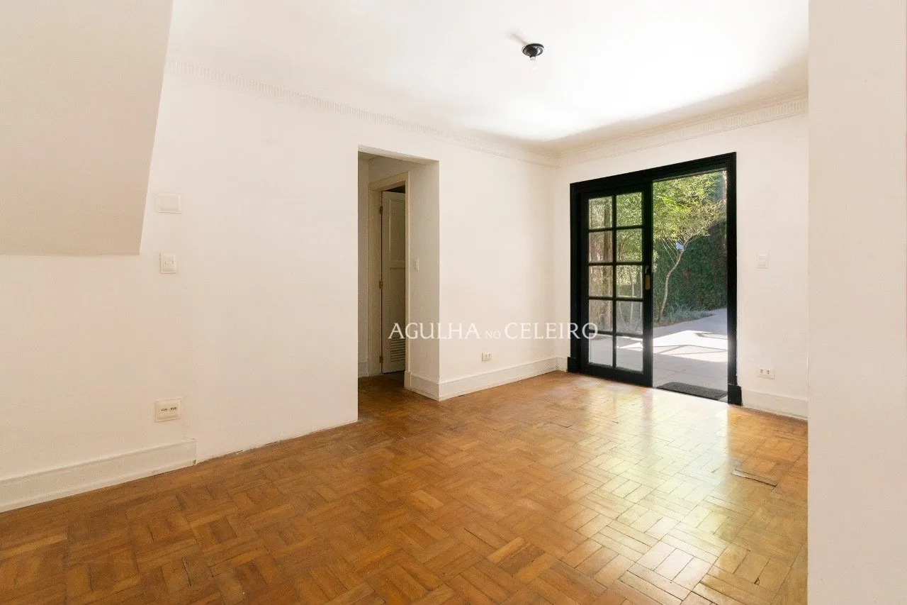 Casa estilo neoclássico em localização cobiçada! – 9478 - DSC_3919