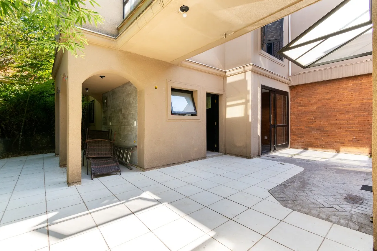 Casa estilo neoclássico em localização cobiçada! – 9478 - DSC_3893