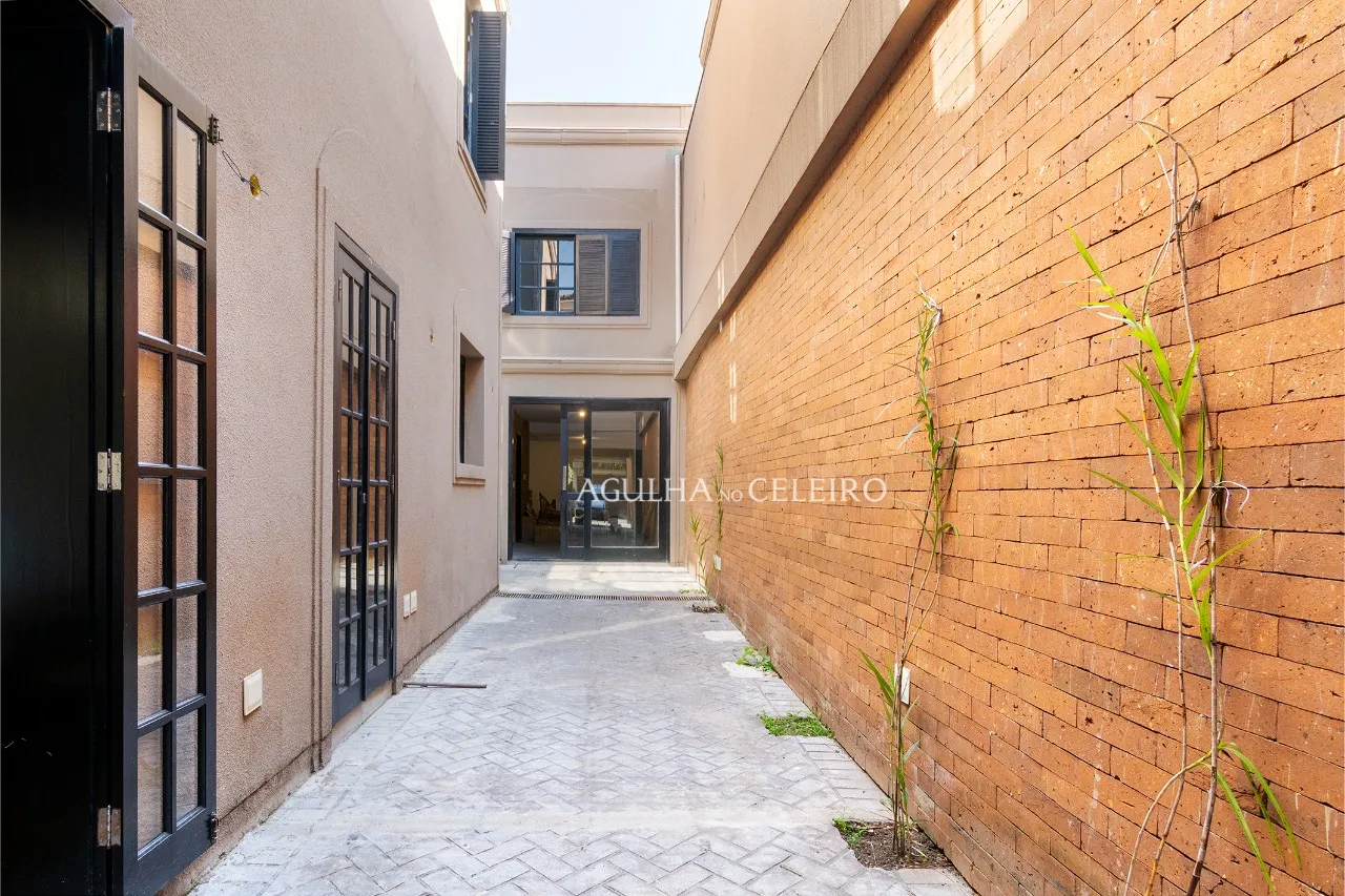 Casa estilo neoclássico em localização cobiçada! – 9478 - DSC_3907