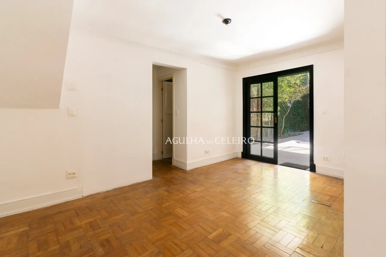 Casa estilo neoclássico em localização cobiçada! – 9478 - DSC_3919