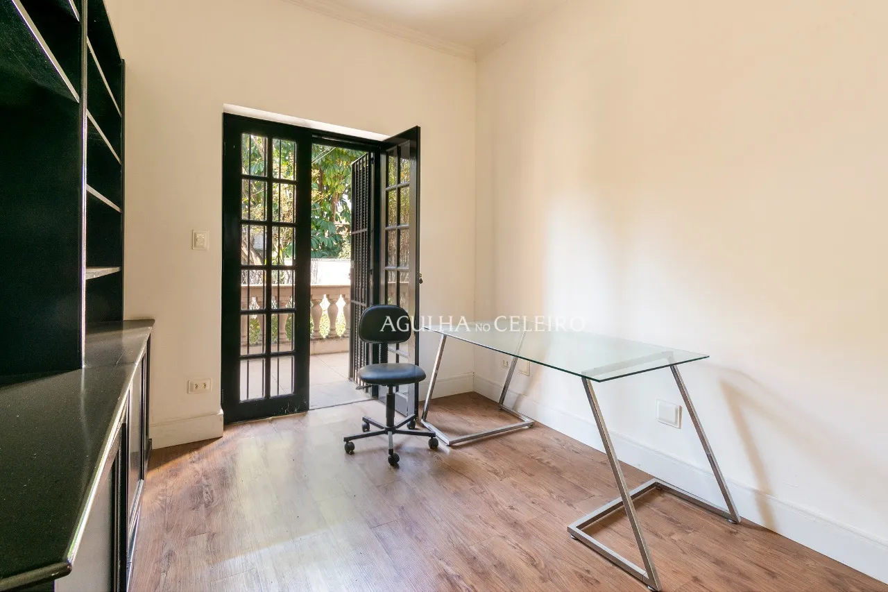 Casa estilo neoclássico em localização cobiçada! – 9478 - DSC_3929