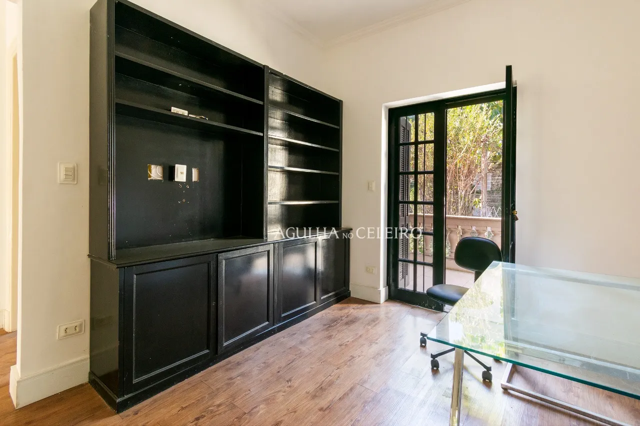 Casa estilo neoclássico em localização cobiçada! – 9478 - DSC_3932