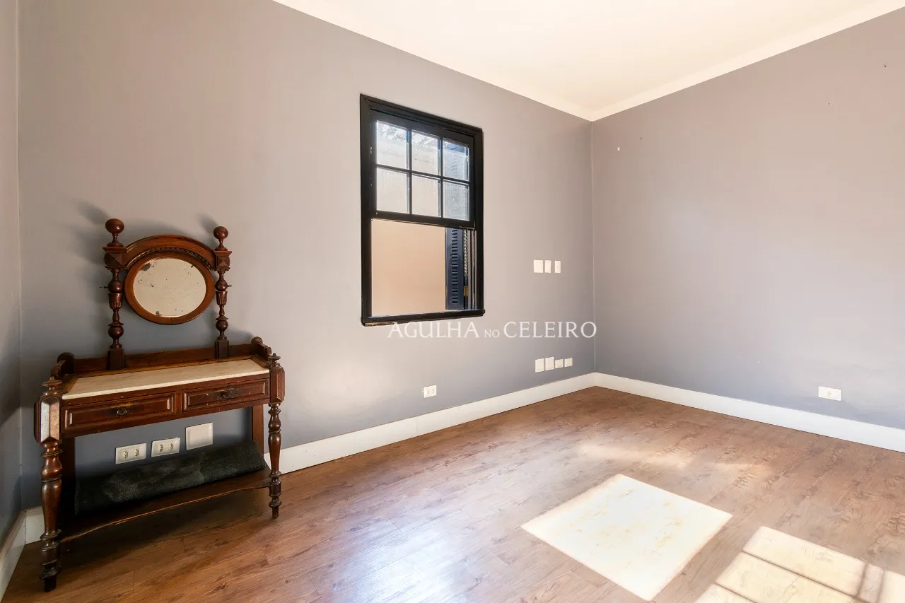 Casa estilo neoclássico em localização cobiçada! – 9478 - DSC_3956