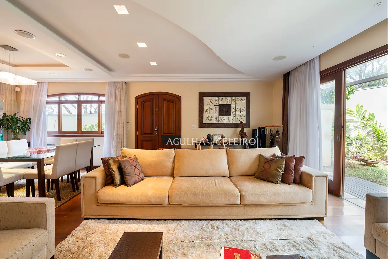 Venda/ Campo Belo: Casa aconchegante e com integração com a natureza! – 9849