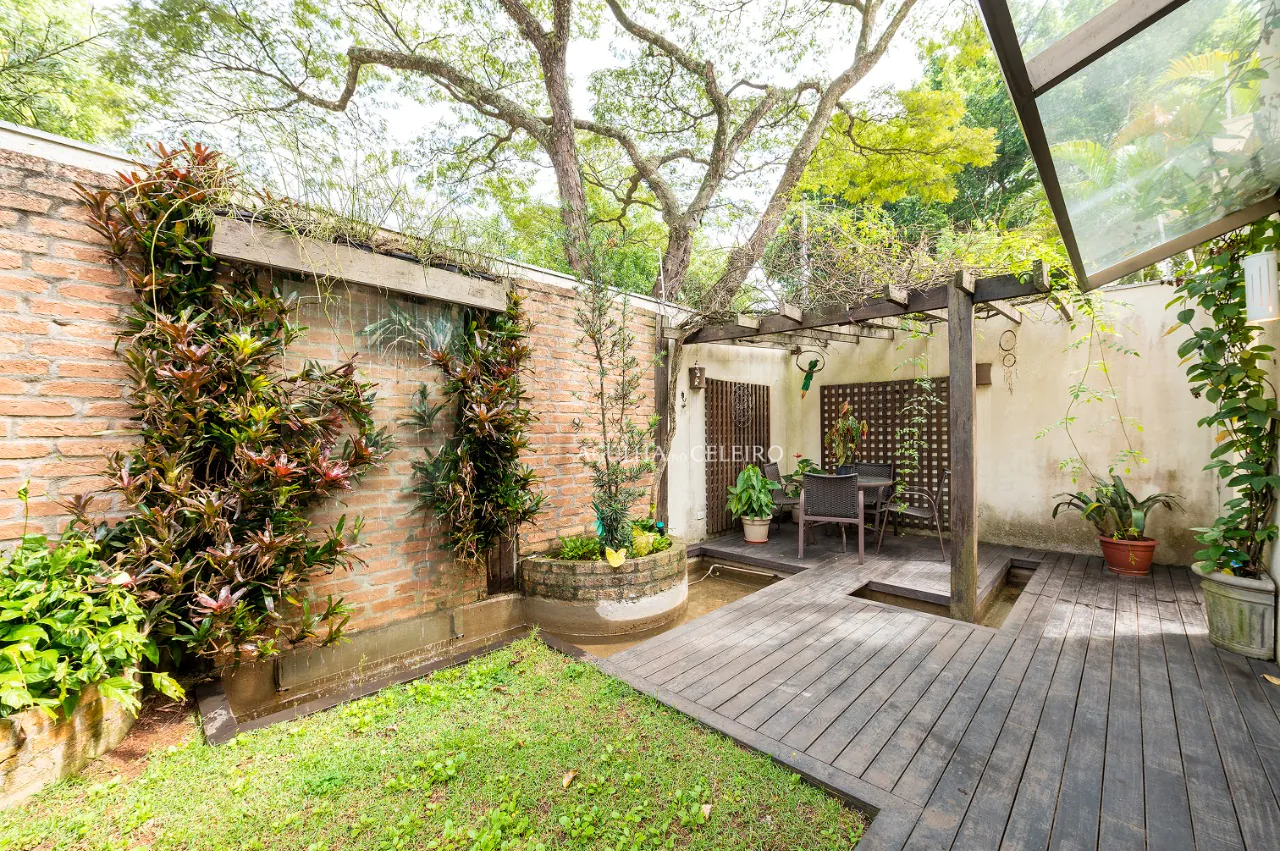 Venda/ Campo Belo: Casa aconchegante e com integração com a natureza! – 9849