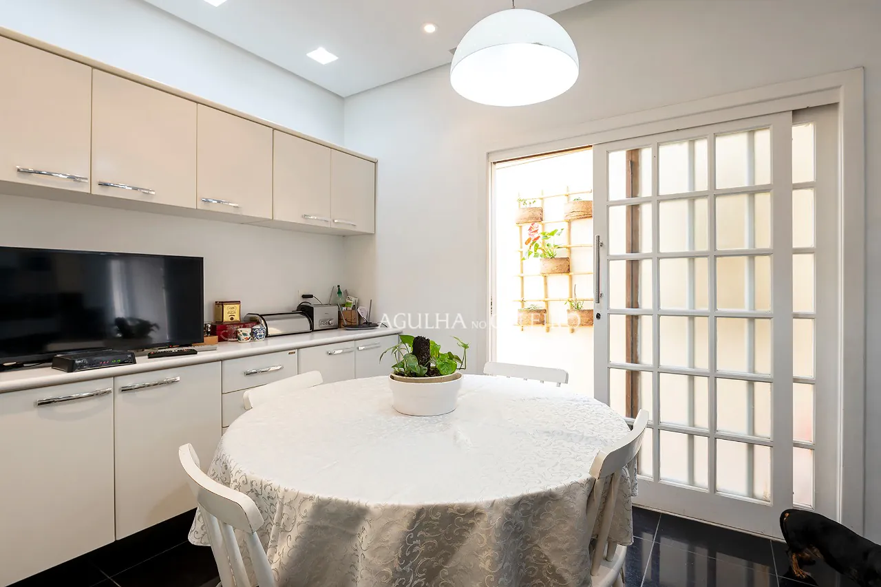 Venda/ Campo Belo: Casa aconchegante e com integração com a natureza! – 9849