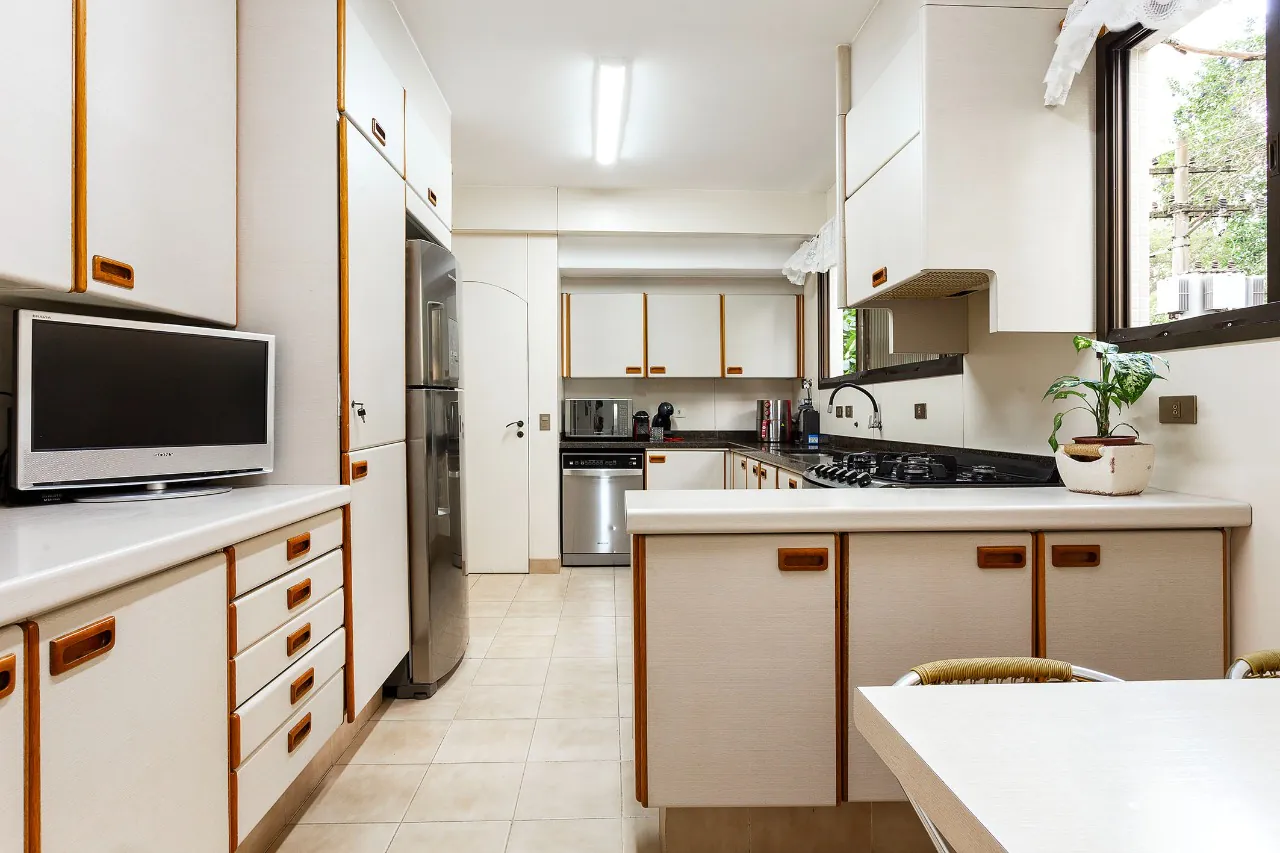 amplo-apartamento-em-rua-arborizada-e-tranquila-para-venda-em-moema-14834-13