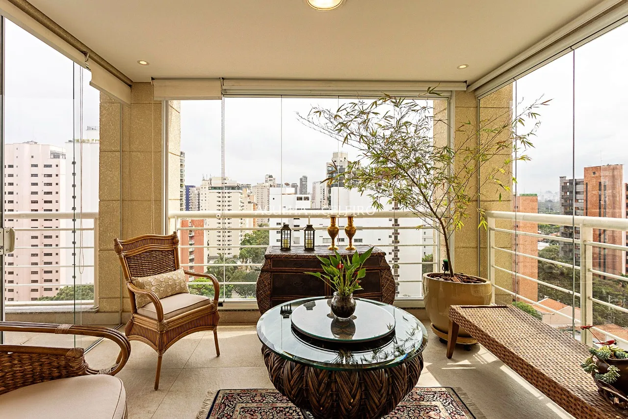 Apartamento amplo e iluminado à venda em prédio contemporâneo de Moema – 14491 - _MG_2540-HDR