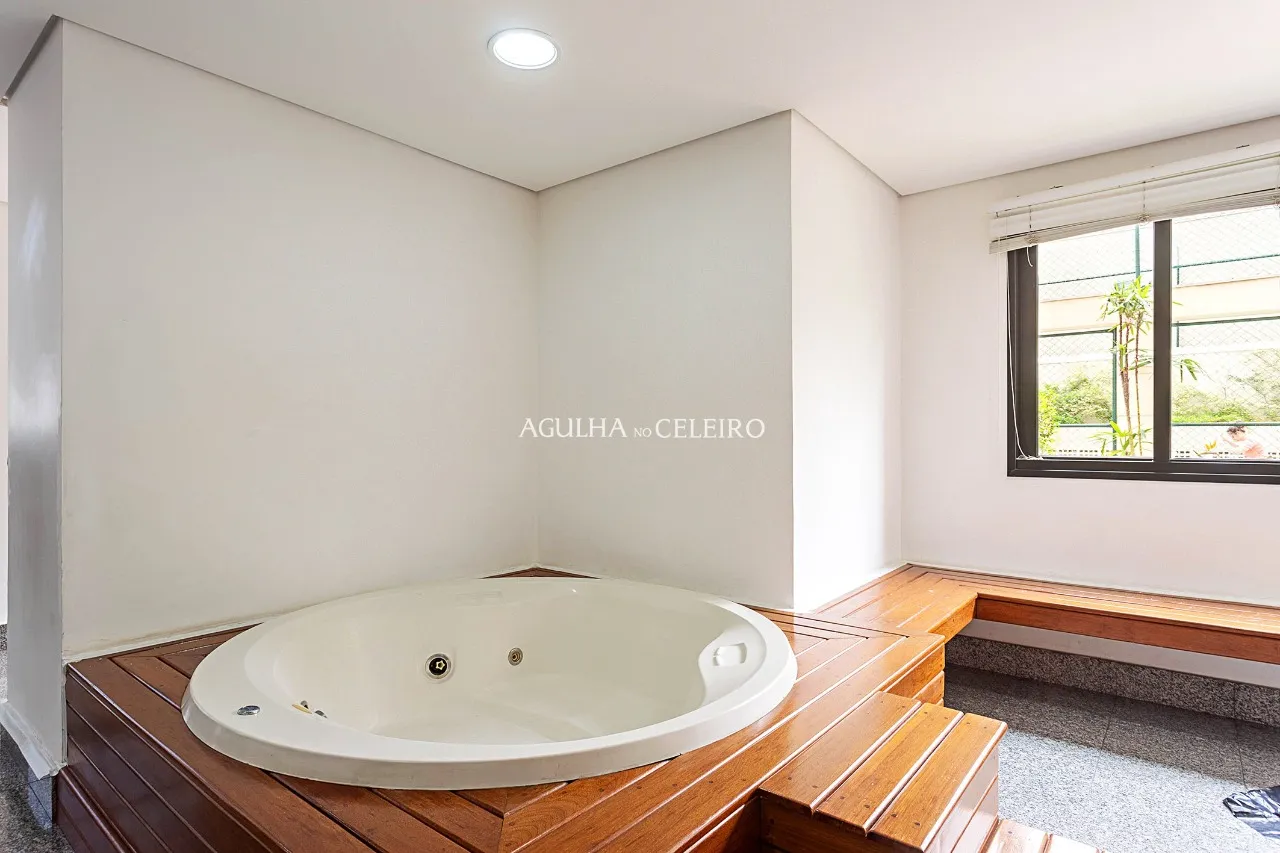 Apartamento amplo e iluminado à venda em prédio contemporâneo de Moema – 14491 - _MG_2758-HDR