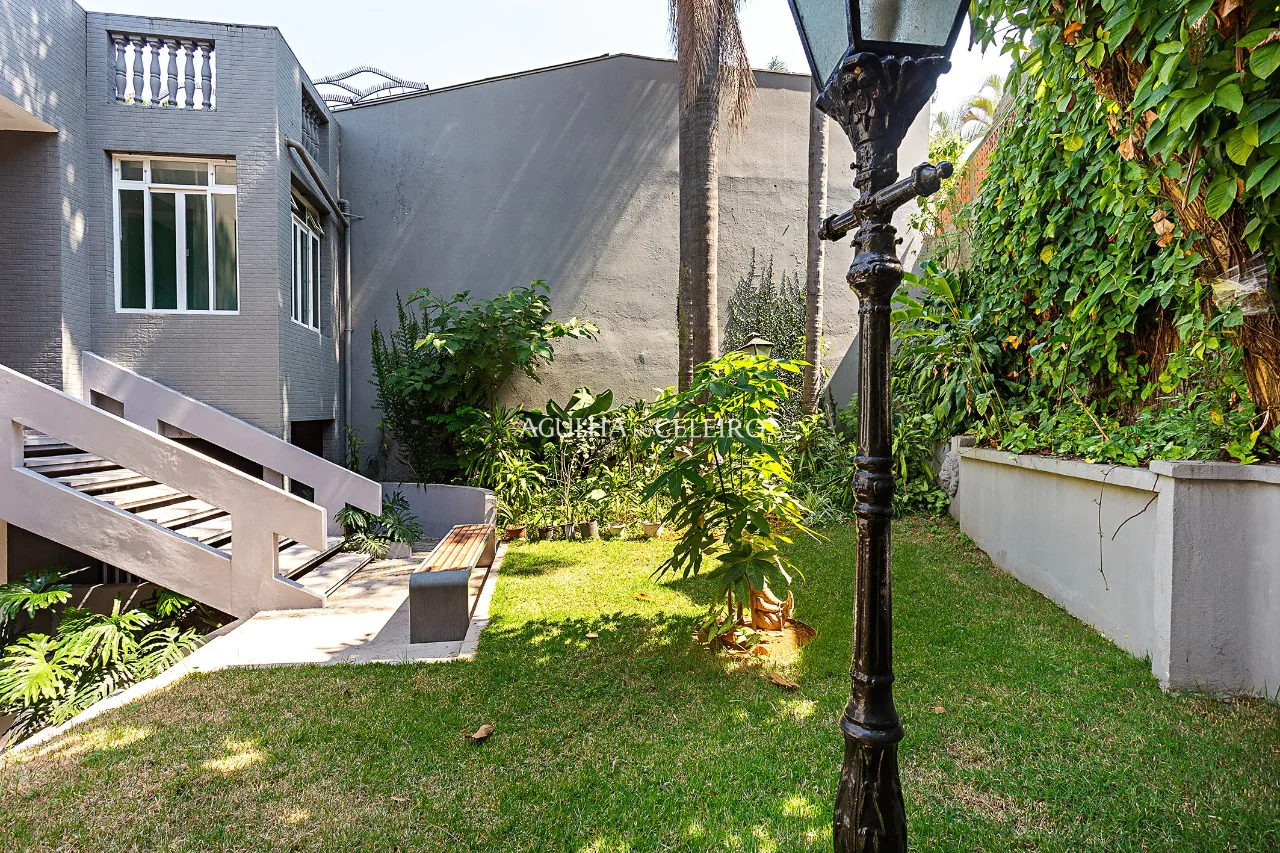 Casa muito bem localizada à venda em Moema – 9587