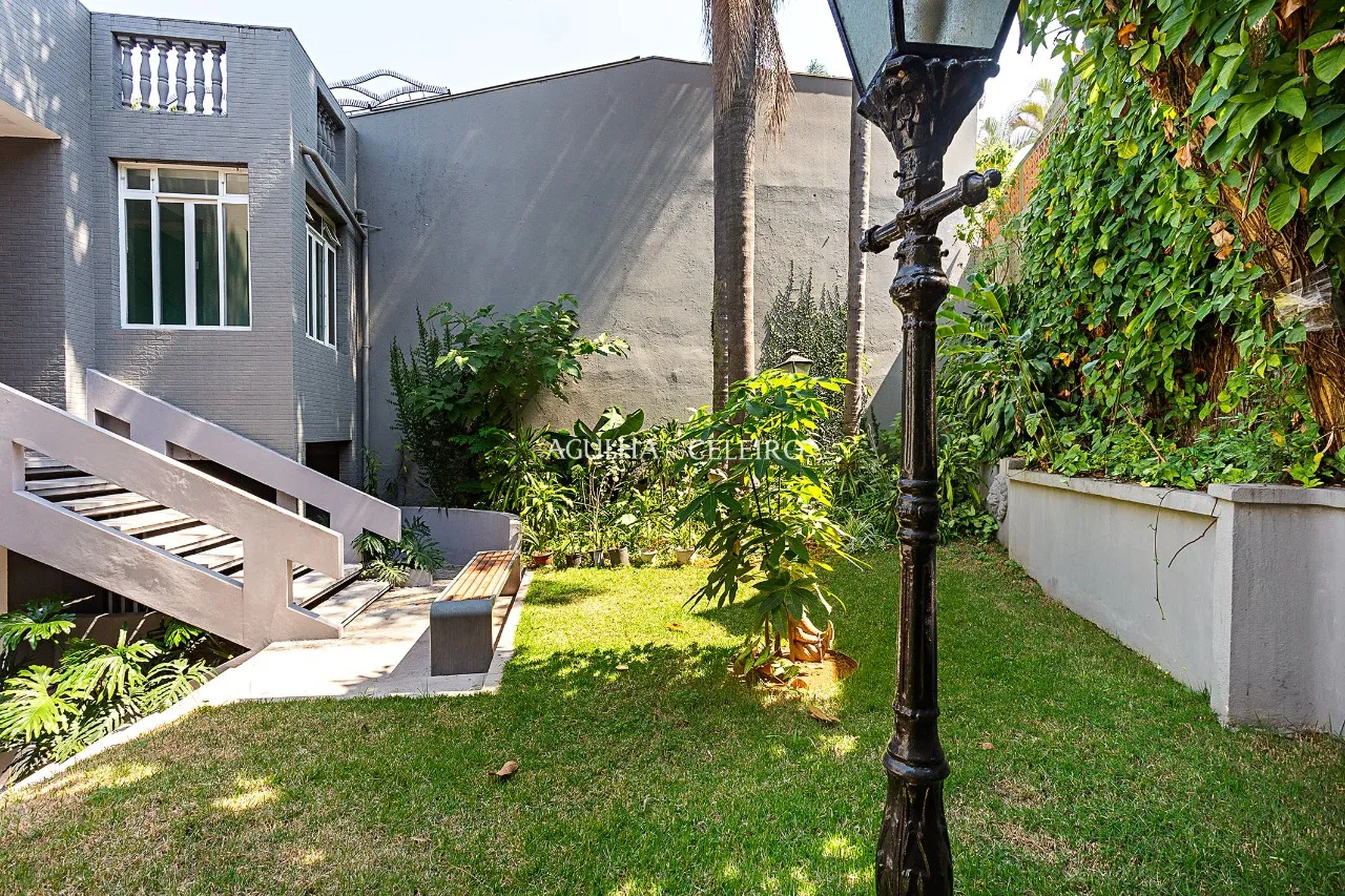 Casa muito bem localizada à venda em Moema – 9587