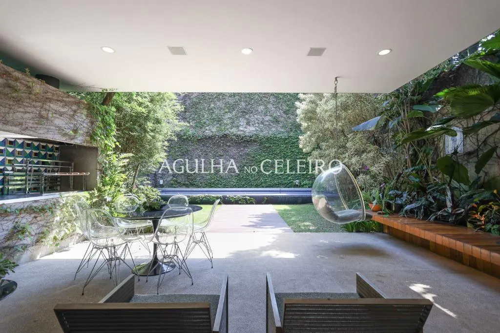 Casa de muito bom gosto para venda no Jardim Paulista. – CA0878