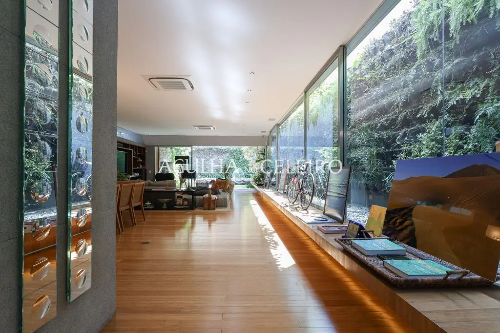 Casa de muito bom gosto para venda no Jardim Paulista. – CA0878