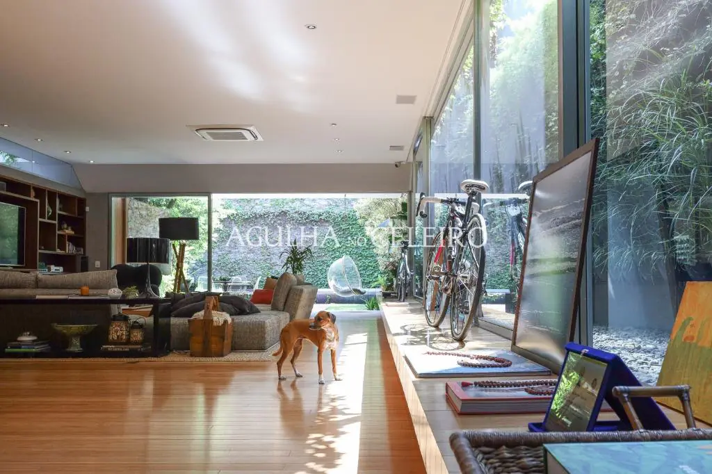 Casa de muito bom gosto para venda no Jardim Paulista. – CA0878