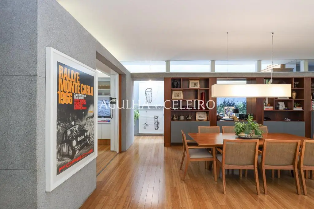 Casa de muito bom gosto para venda no Jardim Paulista. – CA0878