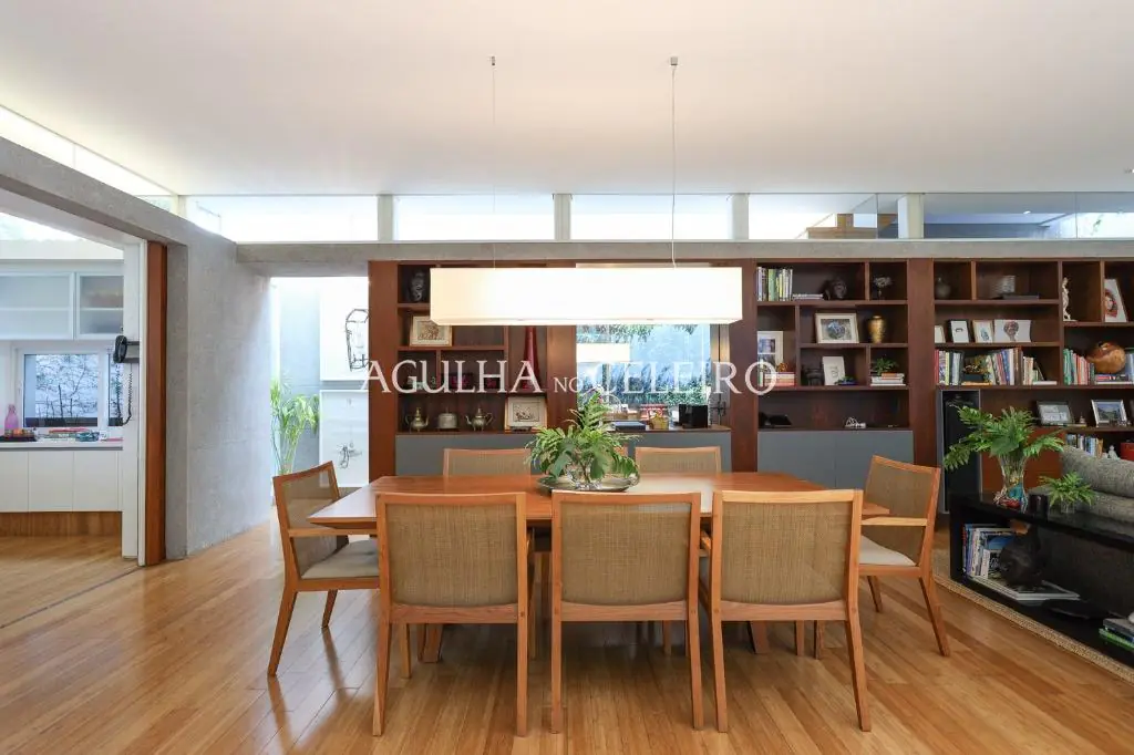 Casa de muito bom gosto para venda no Jardim Paulista. – CA0878