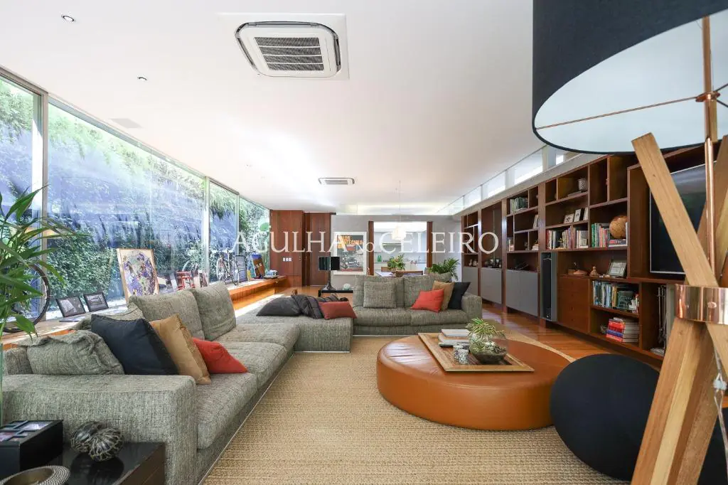 Casa de muito bom gosto para venda no Jardim Paulista. – CA0878