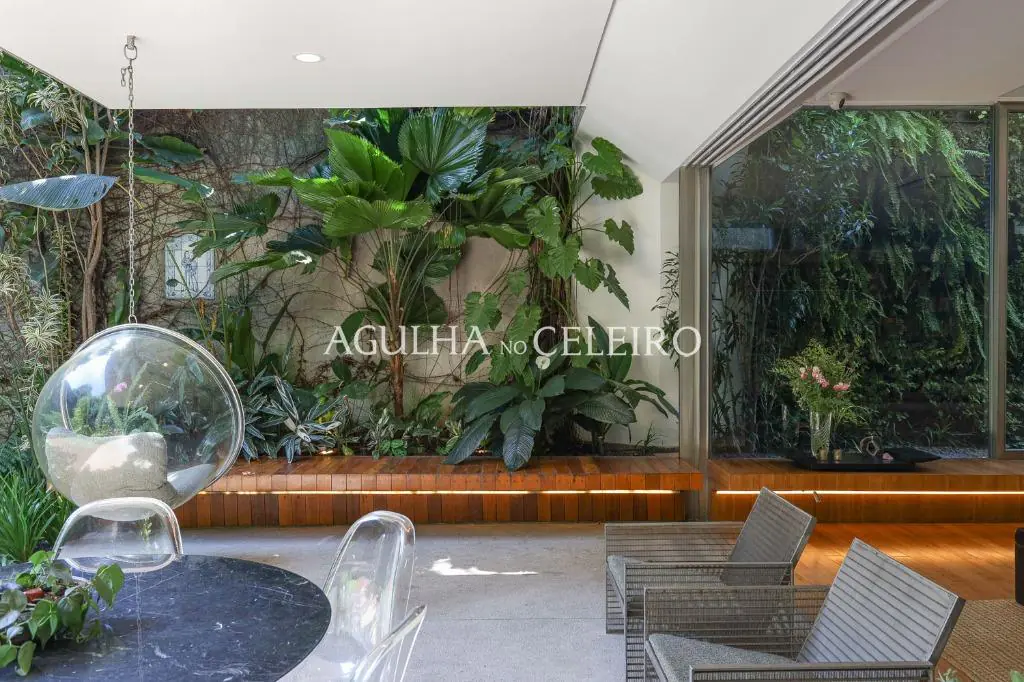 Casa de muito bom gosto para venda no Jardim Paulista. – CA0878