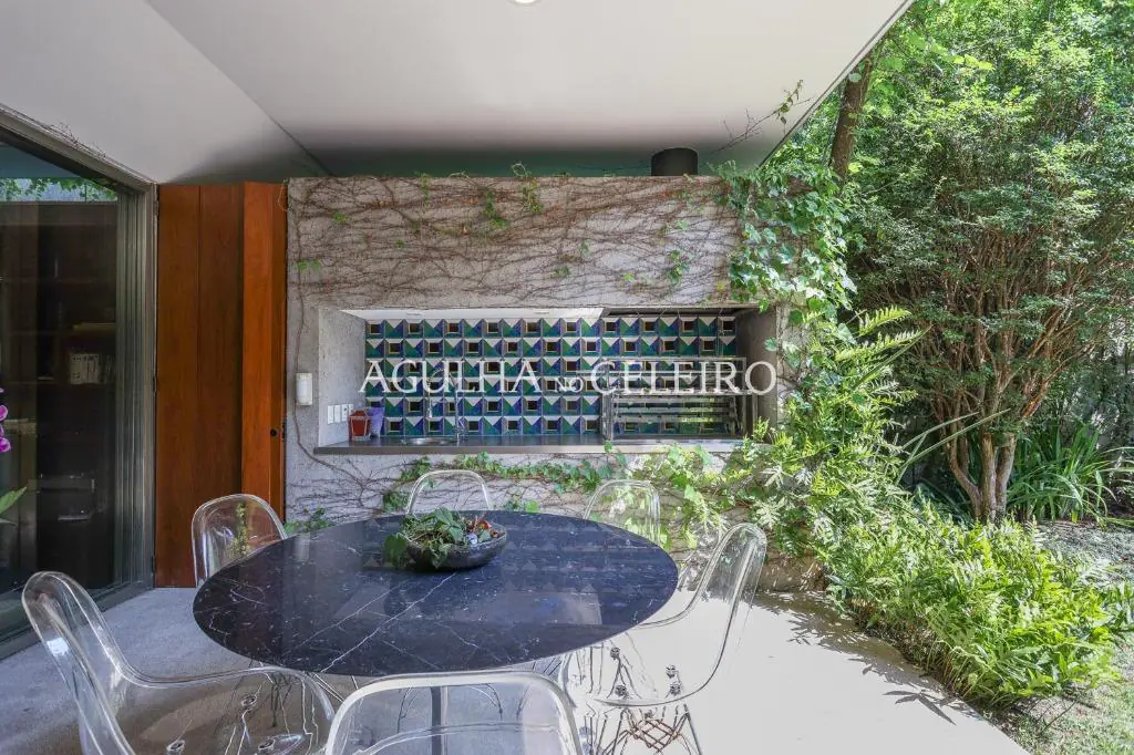 Casa de muito bom gosto para venda no Jardim Paulista. – CA0878