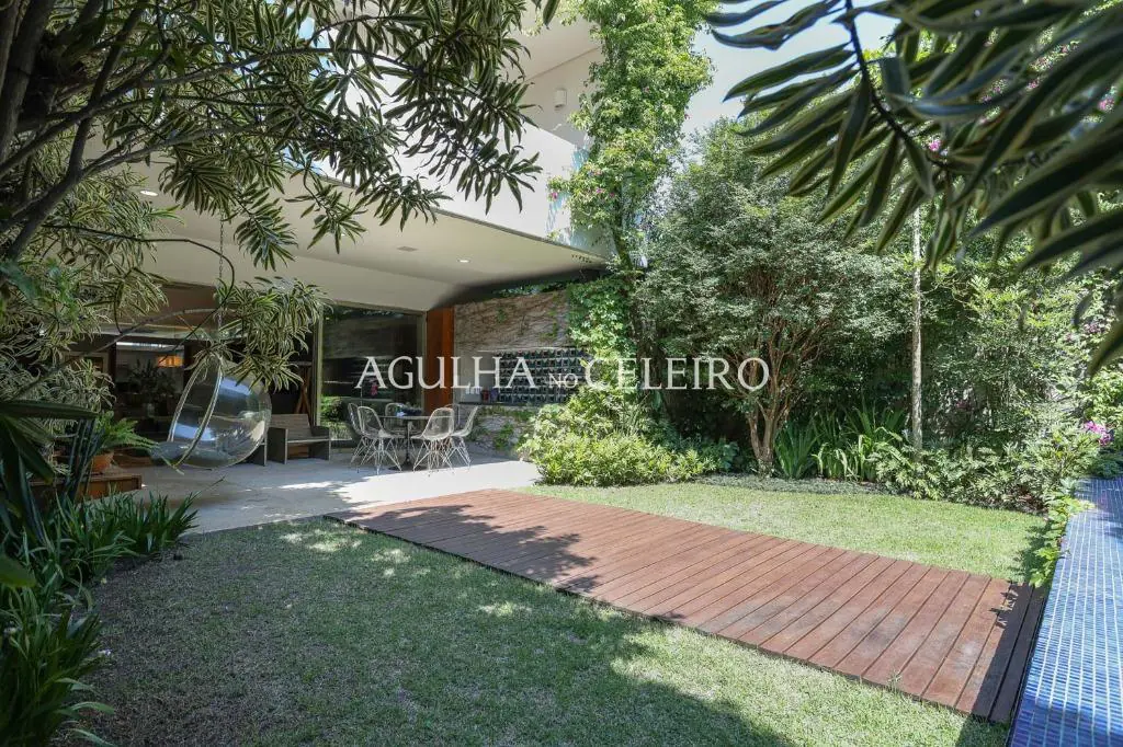 Casa de muito bom gosto para venda no Jardim Paulista. – CA0878