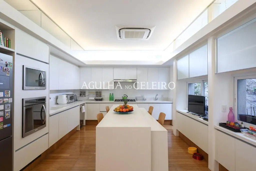 Casa de muito bom gosto para venda no Jardim Paulista. – CA0878