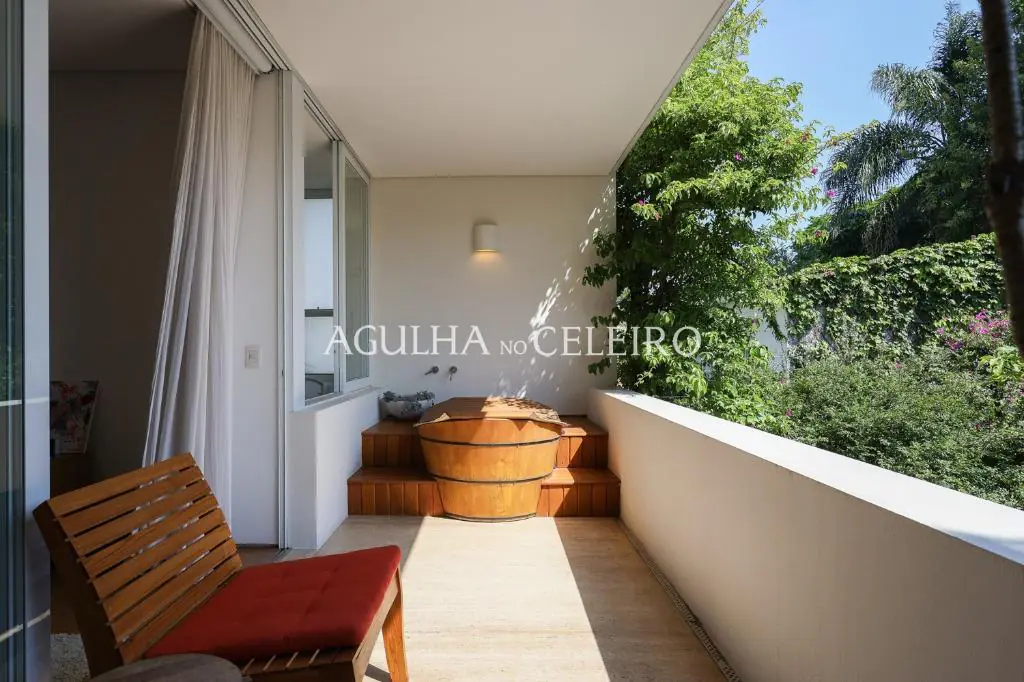 Casa de muito bom gosto para venda no Jardim Paulista. – CA0878