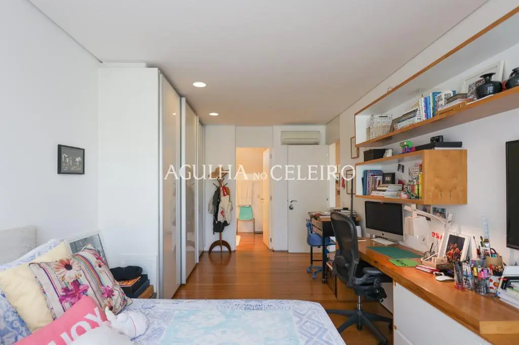 Casa de muito bom gosto para venda no Jardim Paulista. – CA0878