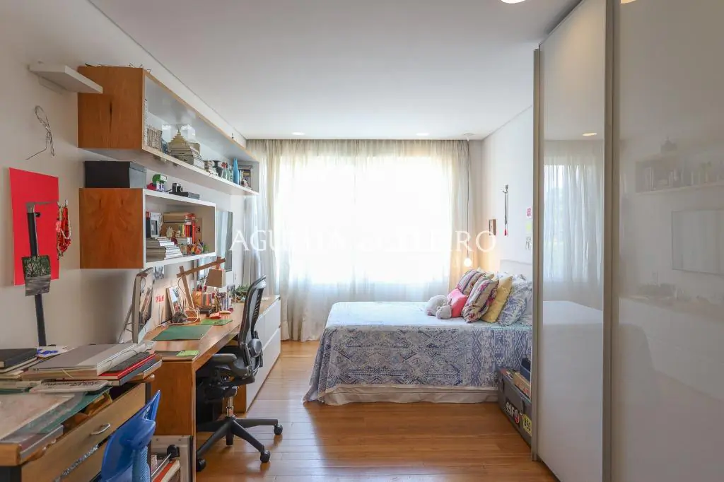 Casa de muito bom gosto para venda no Jardim Paulista. – CA0878