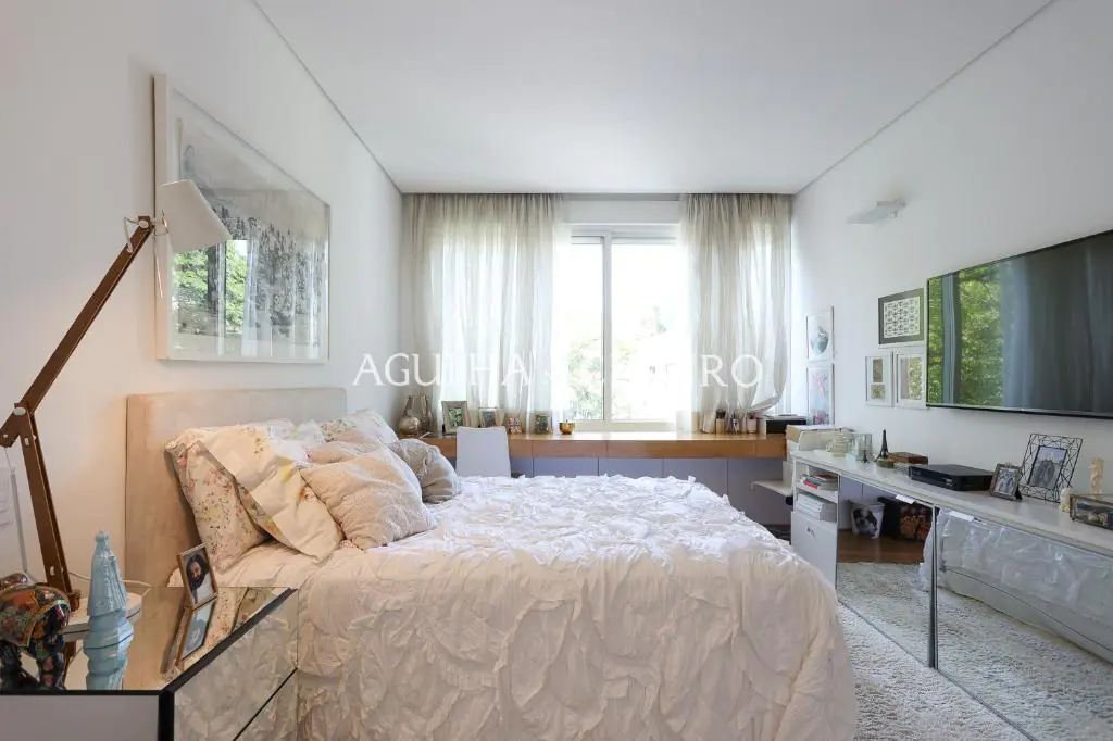 Casa de muito bom gosto para venda no Jardim Paulista. – CA0878