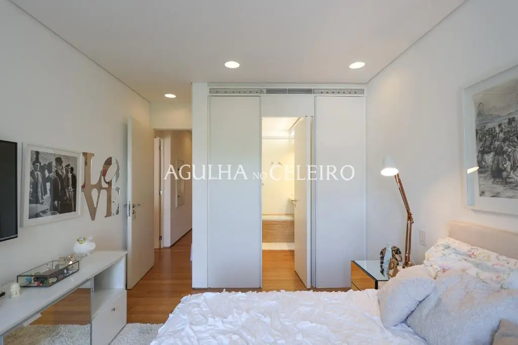 Casa de muito bom gosto para venda no Jardim Paulista. – CA0878