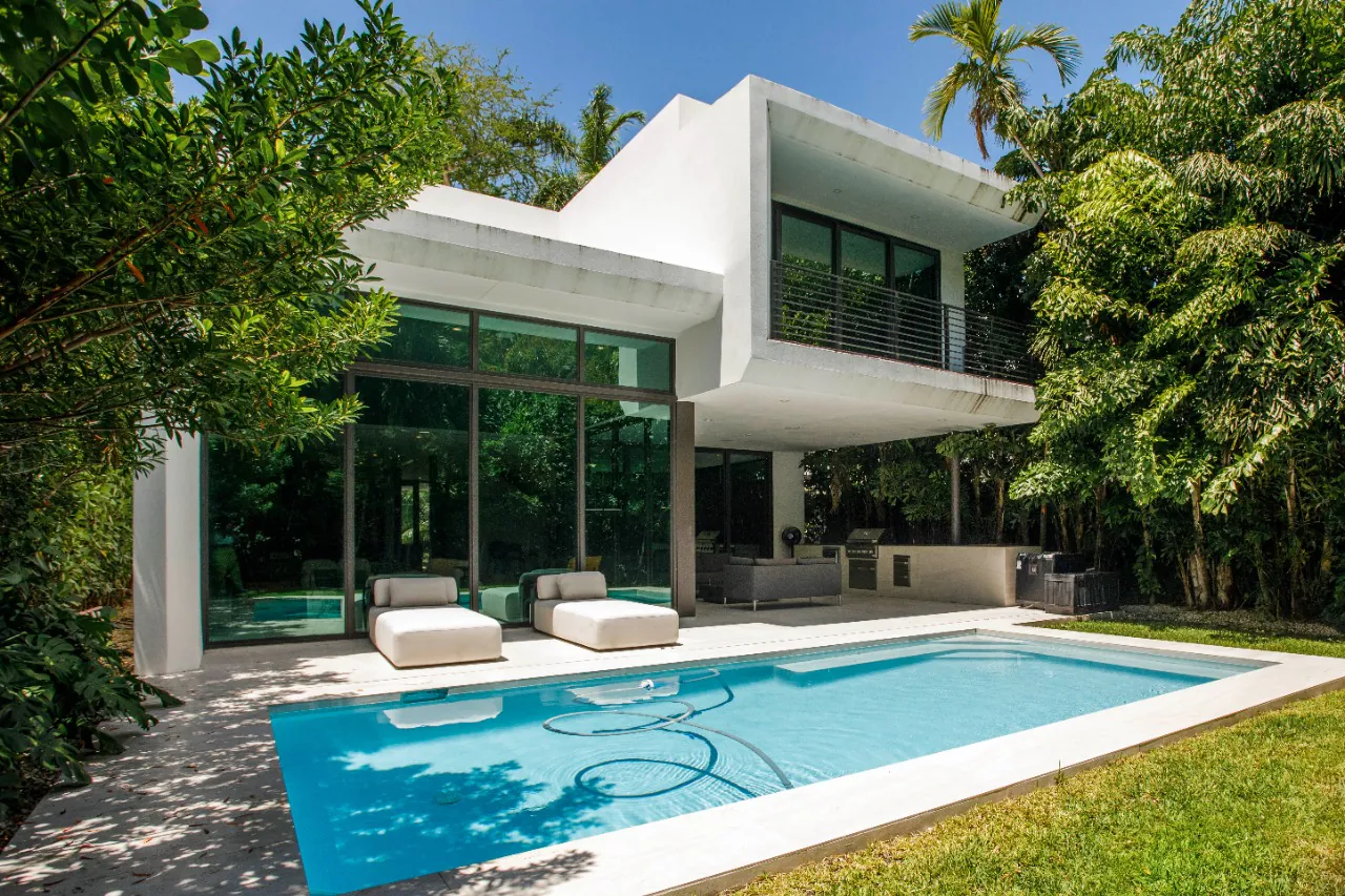 uma-verdadeira-obra-de-arte-para-venda-em-miami-no-parque-holleman-14639-1