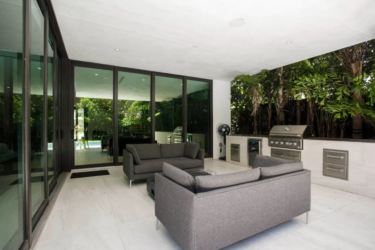 uma-verdadeira-obra-de-arte-para-venda-em-miami-no-parque-holleman-14639-41