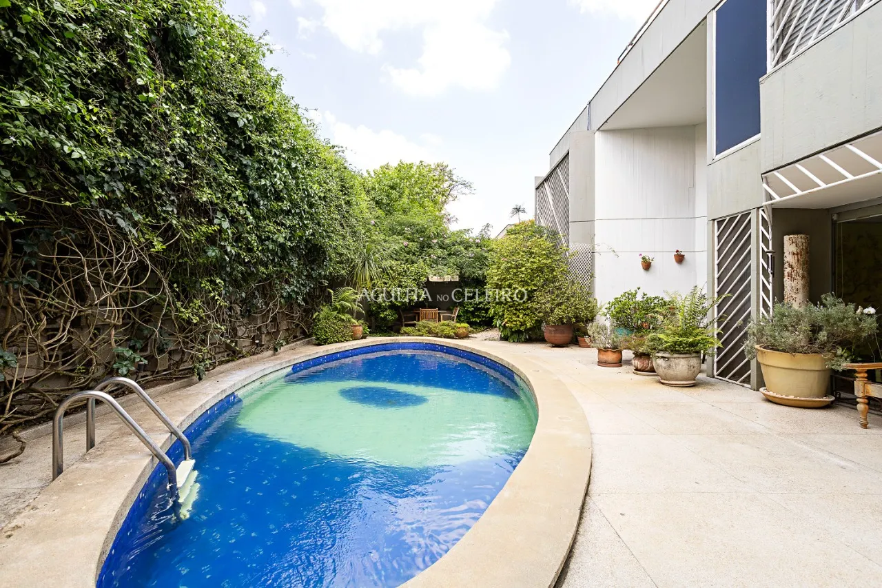 Casa com 720m² de terreno à venda em Alto de Pinheiros. – 14557
