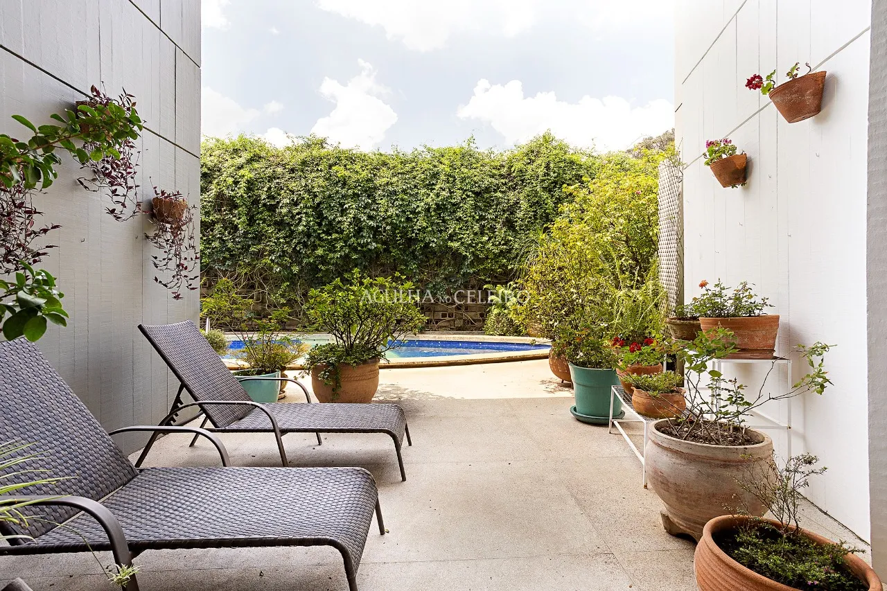 Casa com 720m² de terreno à venda em Alto de Pinheiros. – 14557