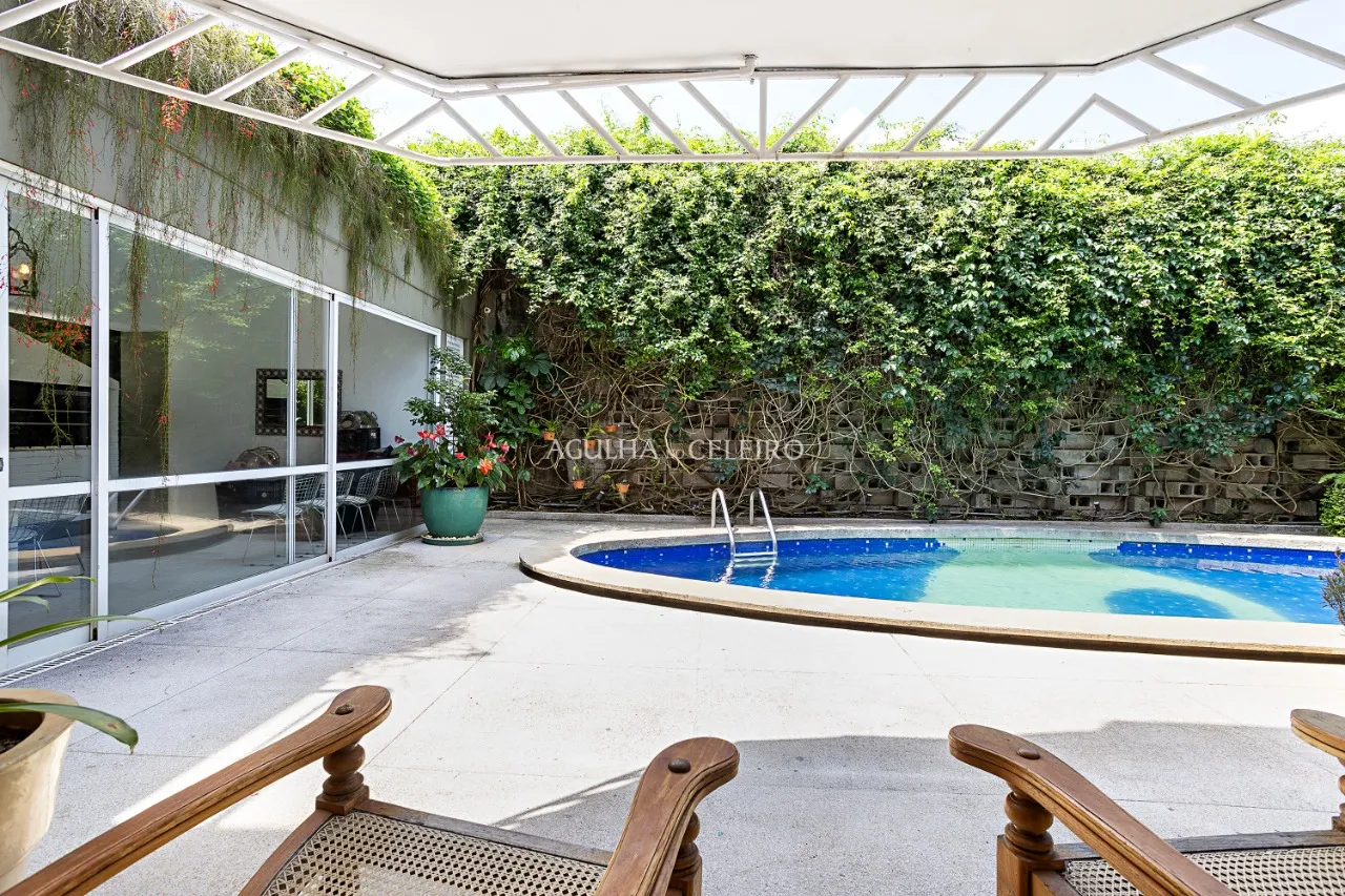 Casa com 720m² de terreno à venda em Alto de Pinheiros. – 14557