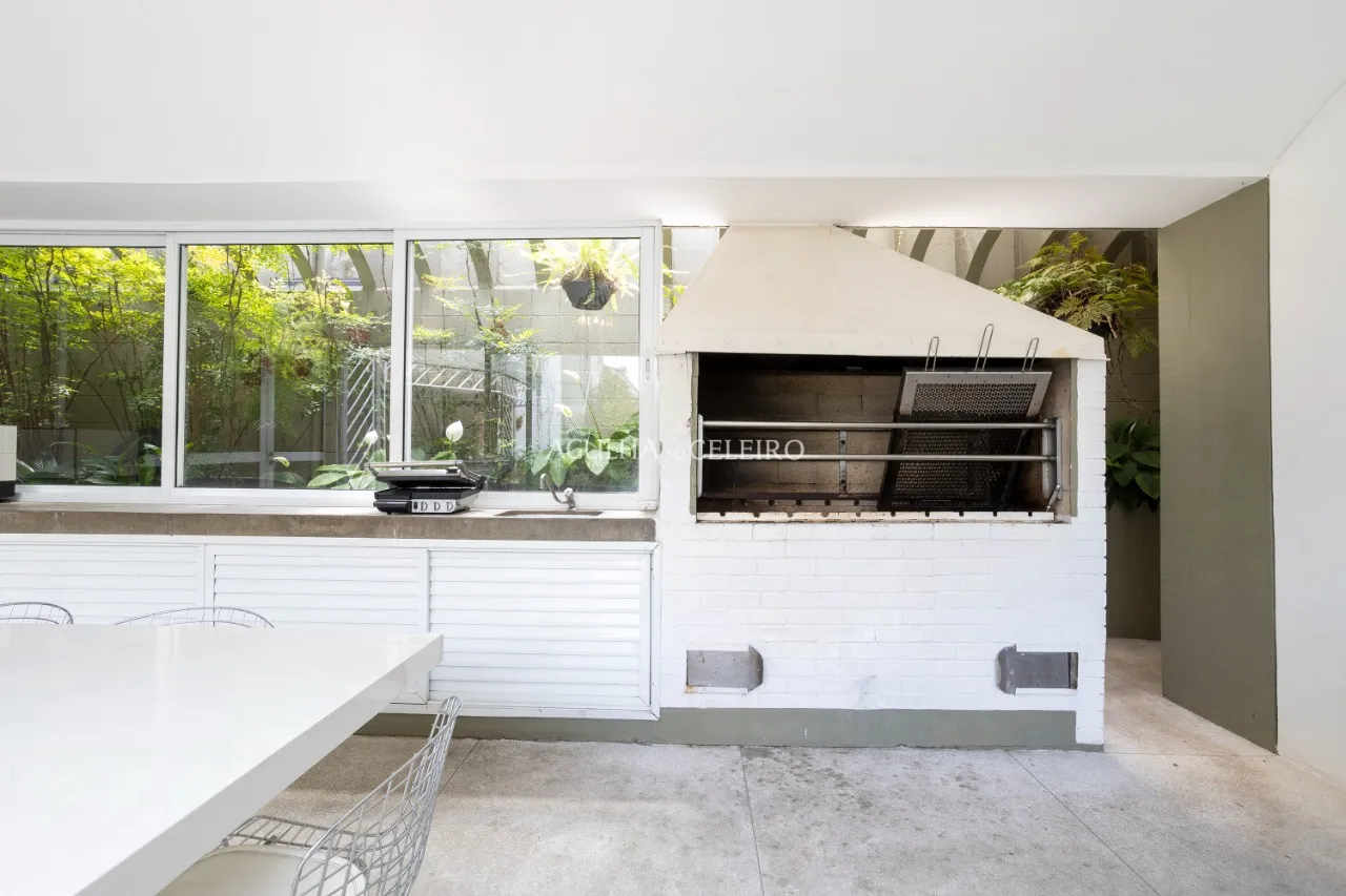 Casa com 720m² de terreno à venda em Alto de Pinheiros. – 14557