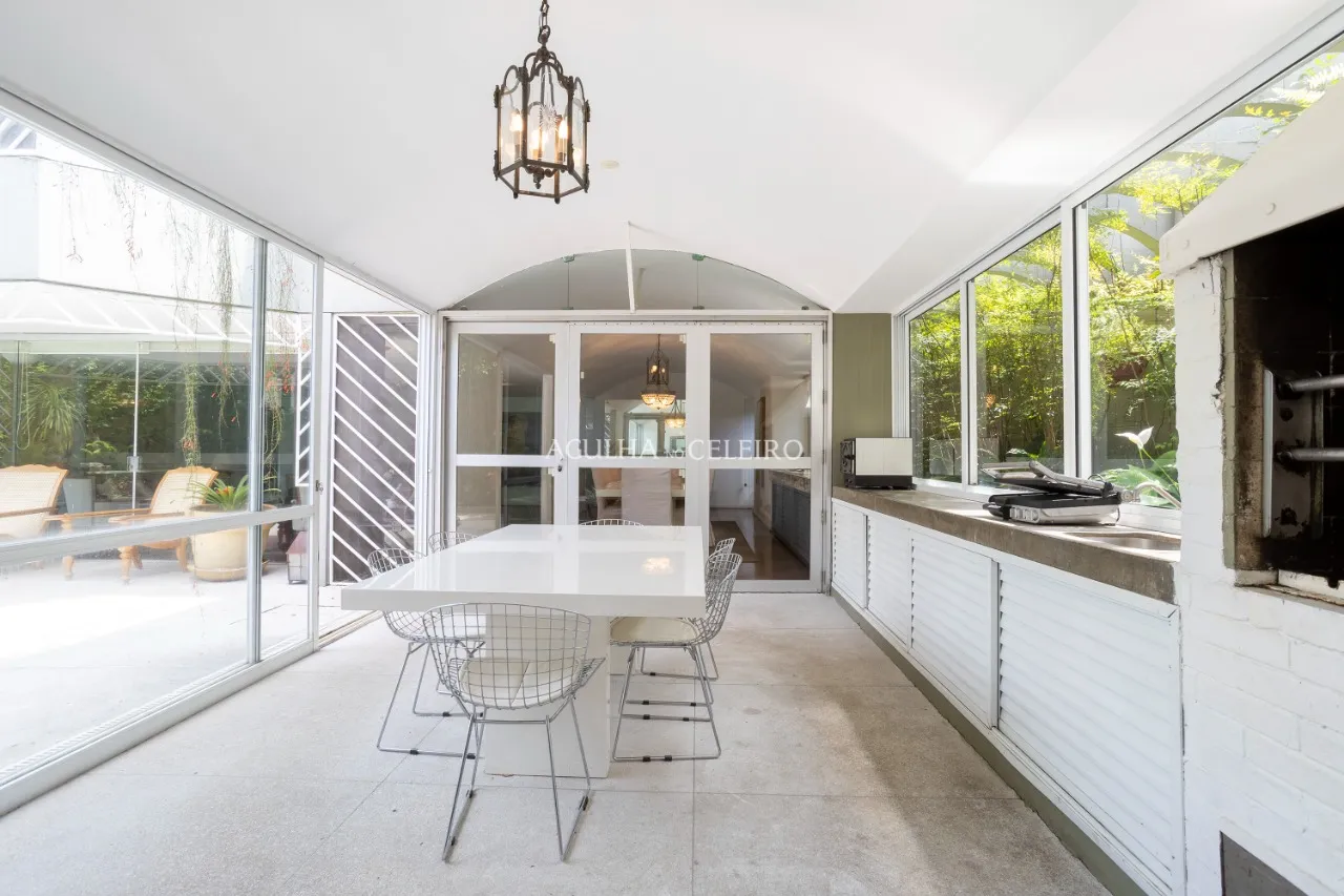 Casa com 720m² de terreno à venda em Alto de Pinheiros. – 14557