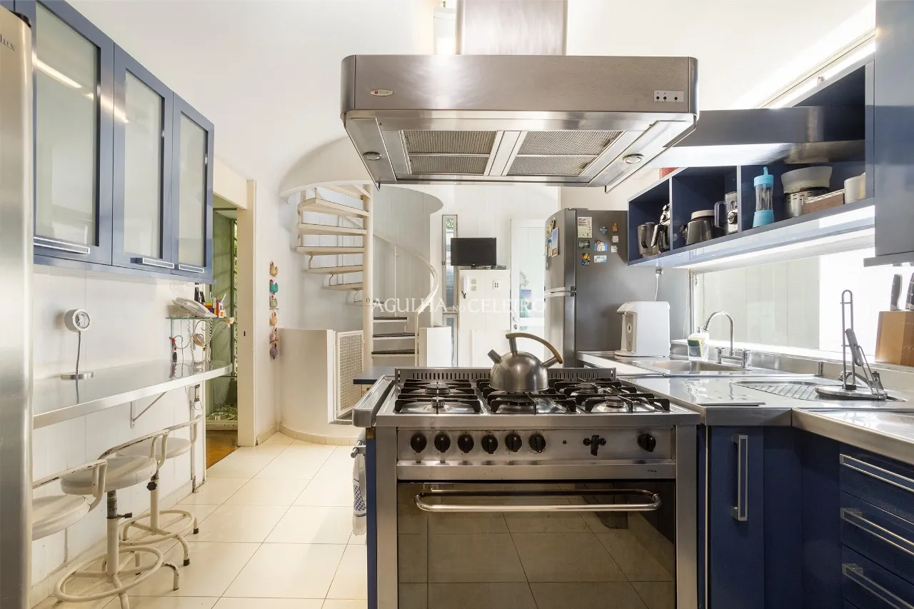 Casa com 720m² de terreno à venda em Alto de Pinheiros. – 14557