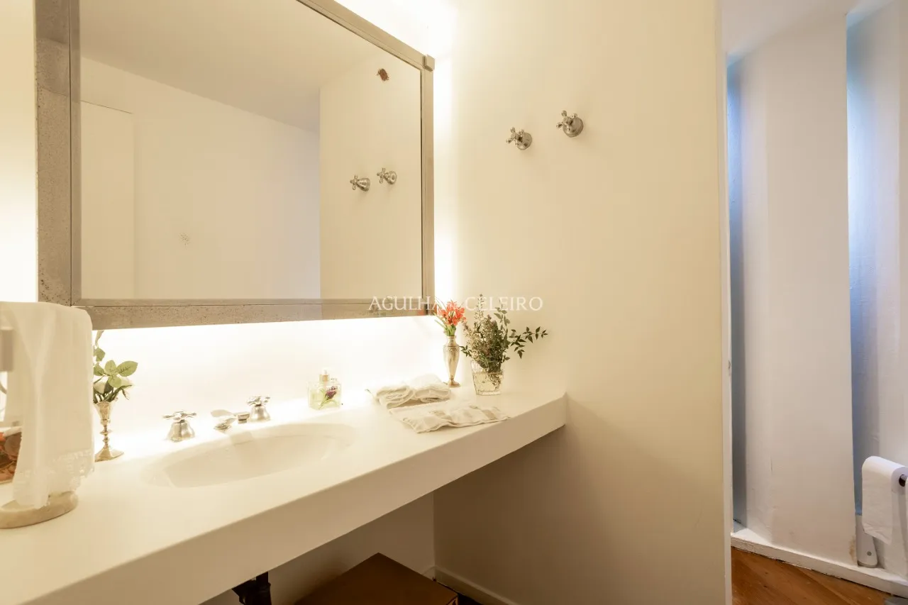 Casa com 720m² de terreno à venda em Alto de Pinheiros. – 14557