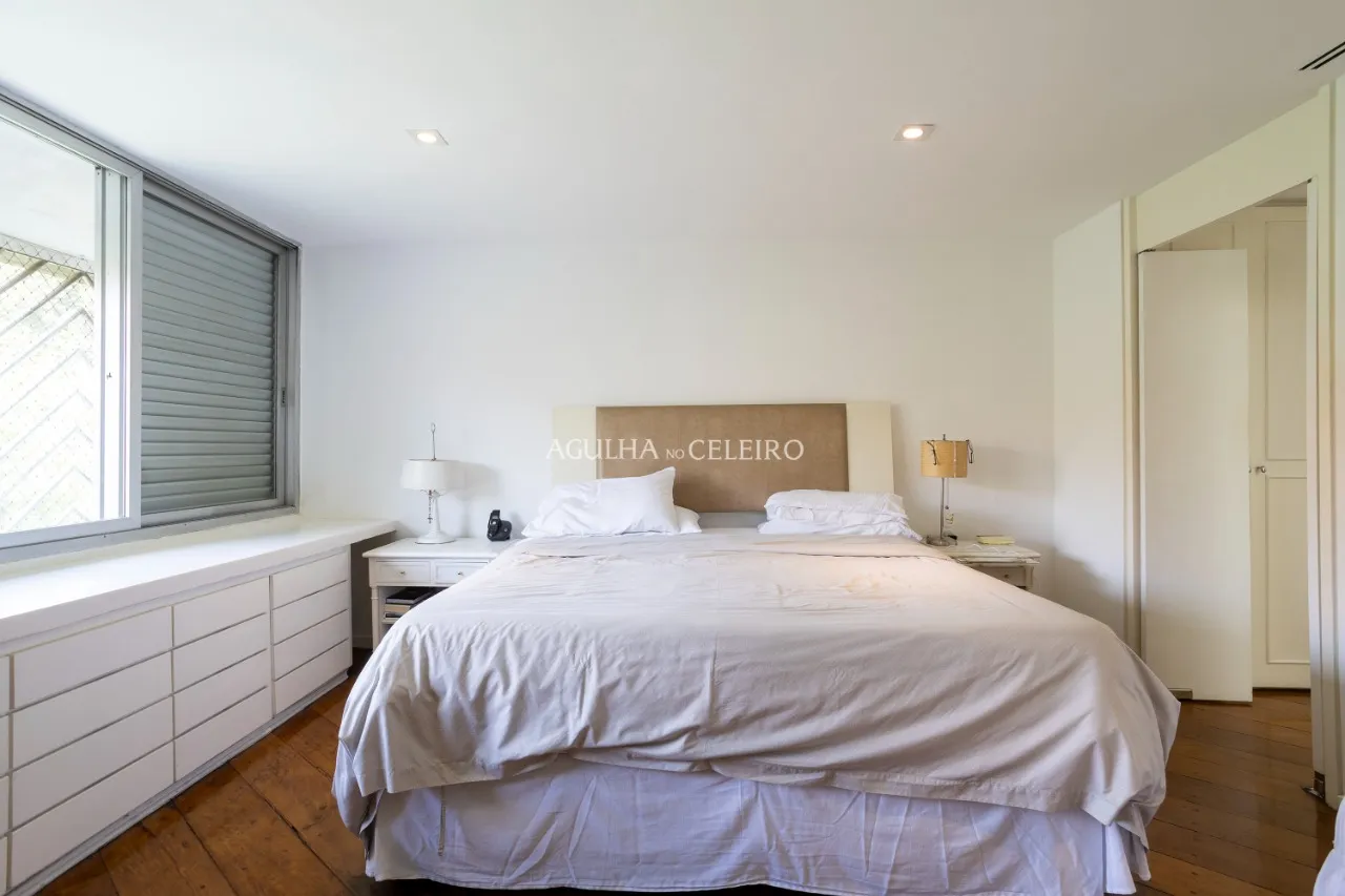 Casa com 720m² de terreno à venda em Alto de Pinheiros. – 14557