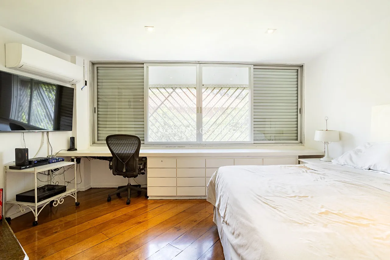 Casa com 720m² de terreno à venda em Alto de Pinheiros. – 14557